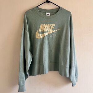 Nike Sweater. Size 1X.